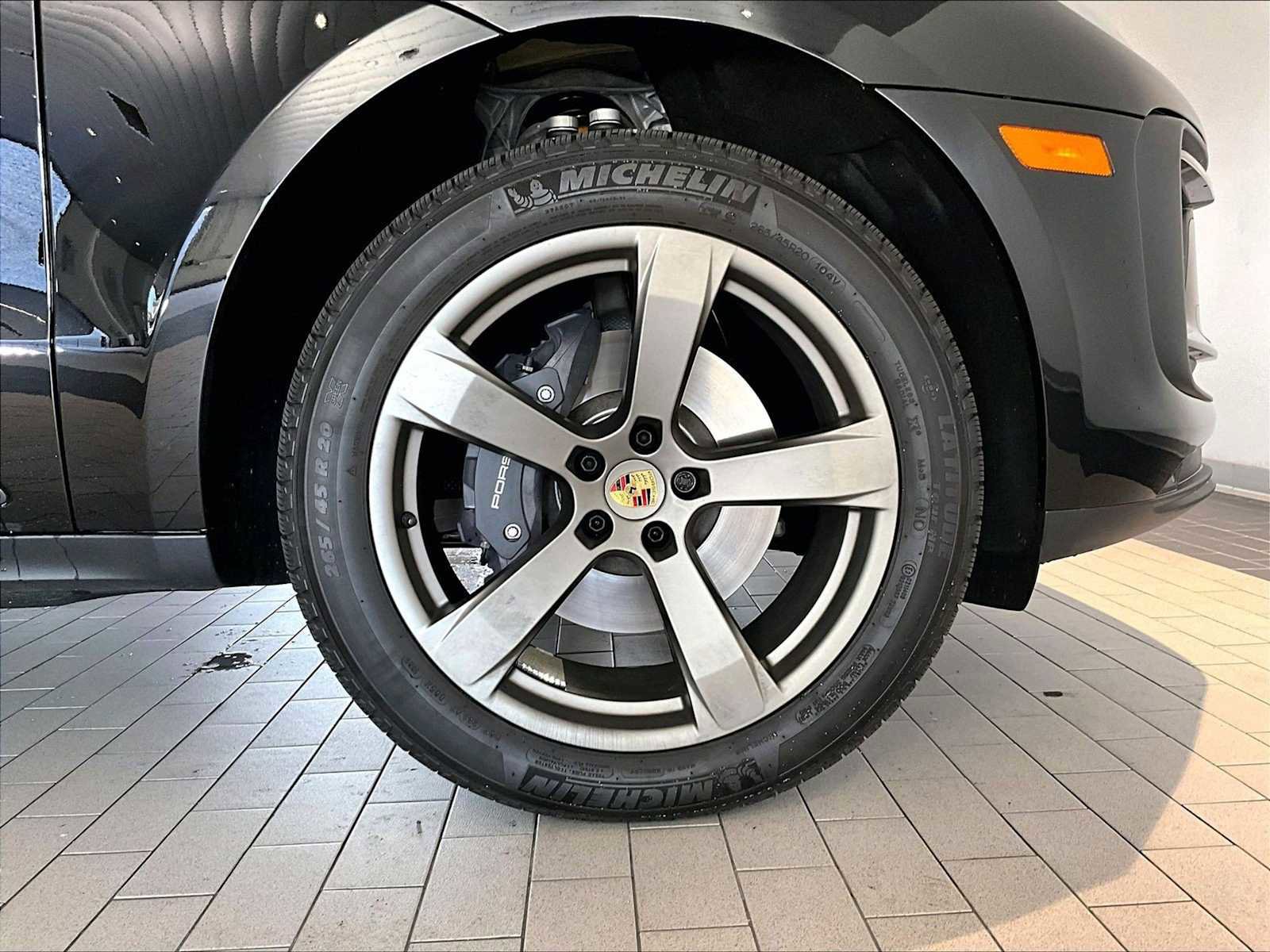 Used 2026 Porsche Macan image 14