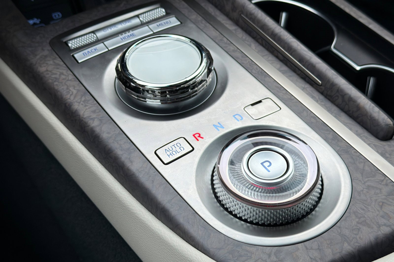 Used 2024 Genesis G80 image 21