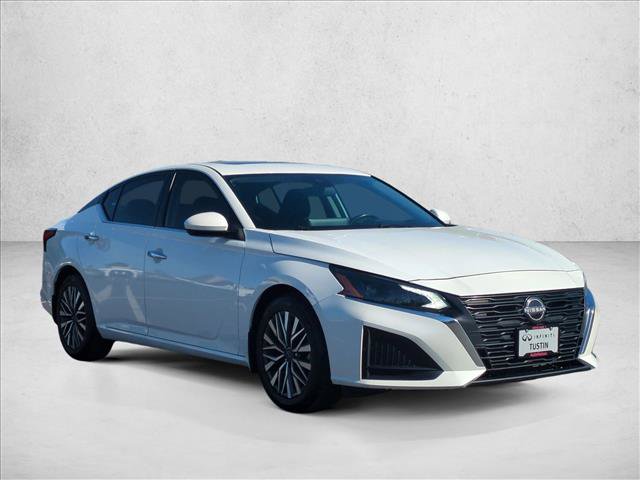 Used 2023 Nissan Altima 2.5 SV w/ SV Premium Package FWD image 3