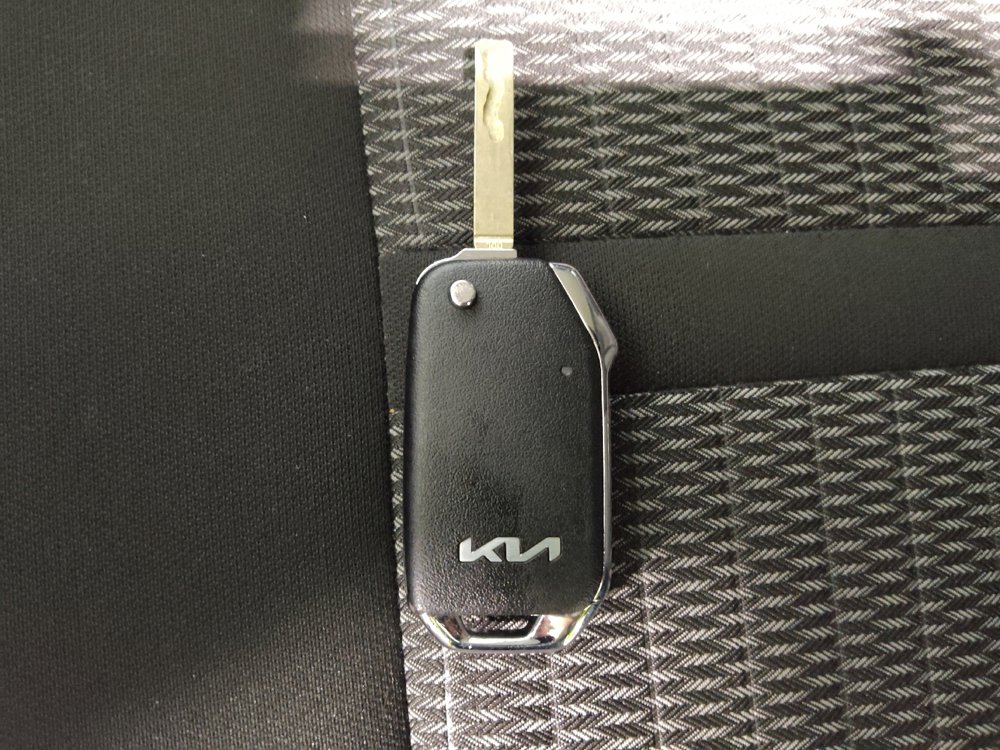 Used 2023 Kia Sorento LX image 32