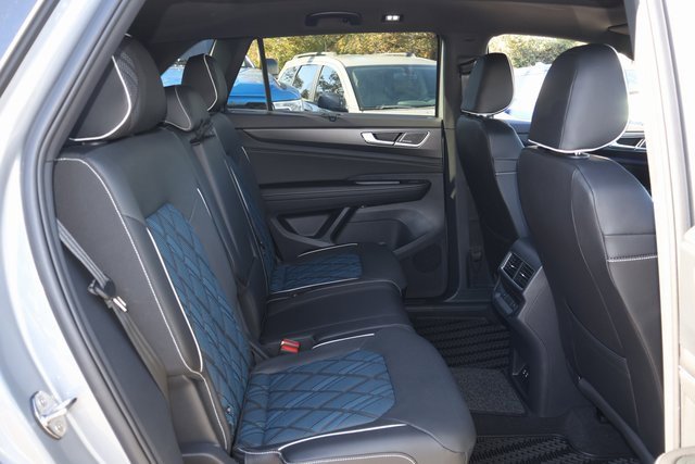 New 2026 Volkswagen Atlas Cross Sport SEL Premium R-Line image 17