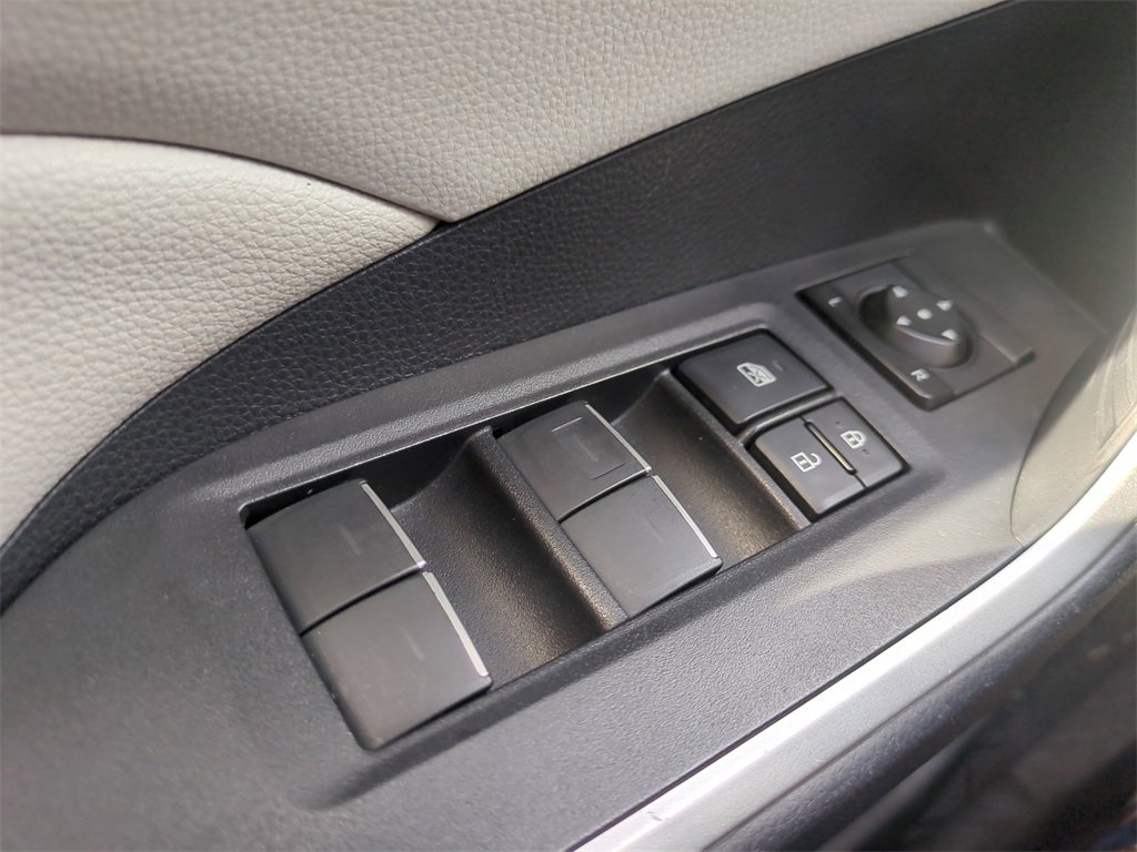 Used 2022 Toyota RAV4 XLE image 25