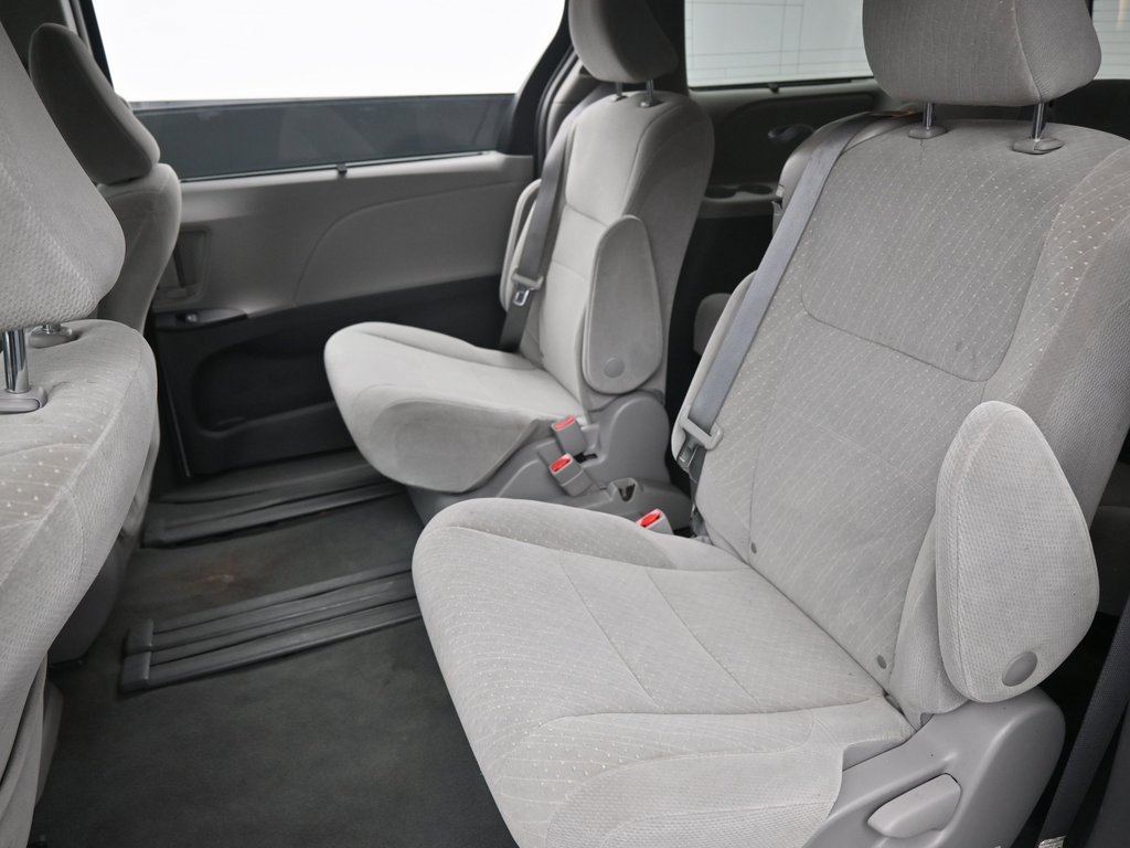 Used 2019 Toyota Sienna LE image 37
