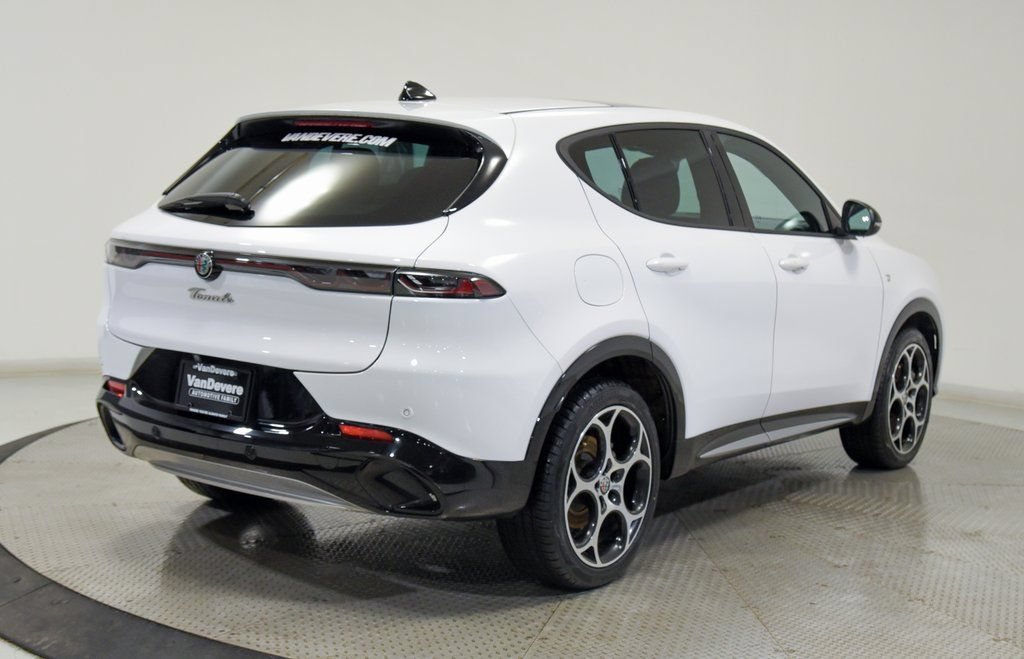 Used 2024 Alfa Romeo Tonale Ti w/ Premium Interior Package AWD/4WD image 10