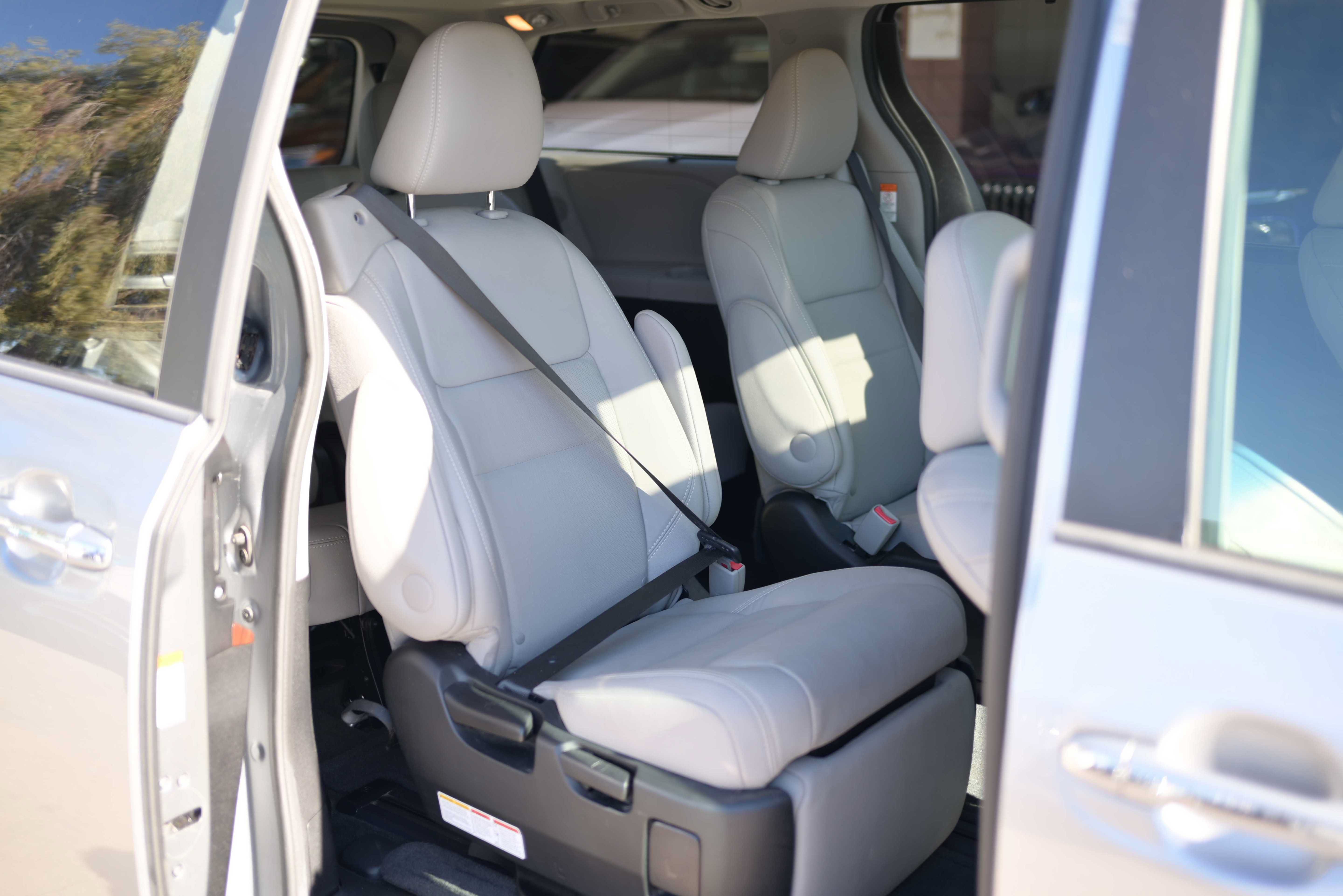 Used 2017 Toyota Sienna Limited FWD image 14