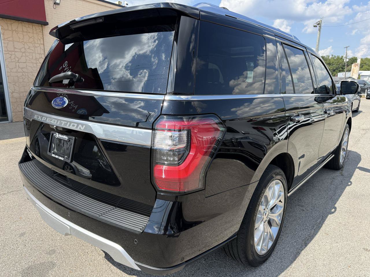 Used 2018 Ford Expedition Platinum AWD/4WD image 8
