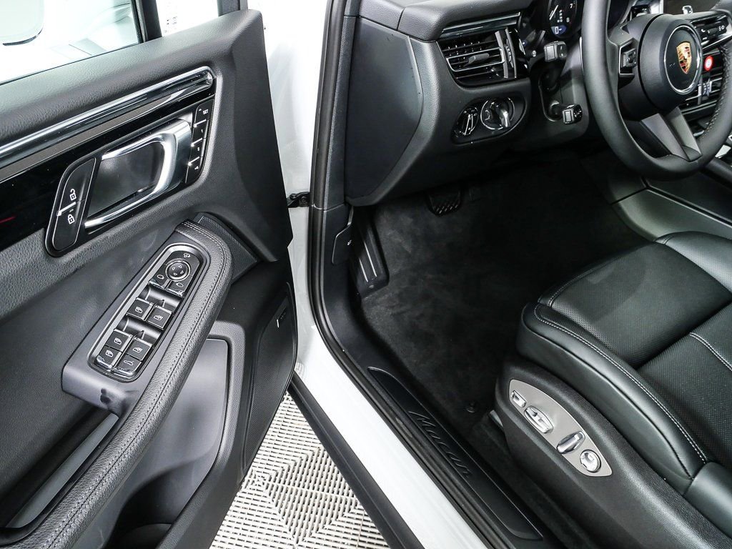 New 2026 Porsche Macan image 8