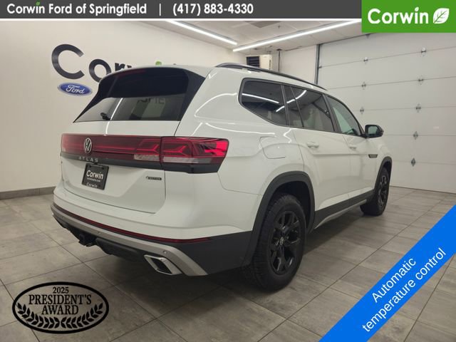 Used 2024 Volkswagen Atlas Peak Edition SE AWD/4WD image 5