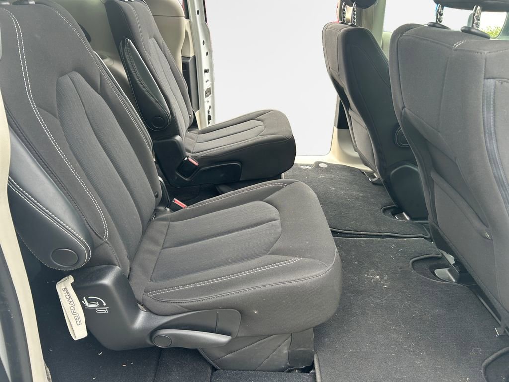 Certified 2022 Chrysler Voyager LX FWD image 29