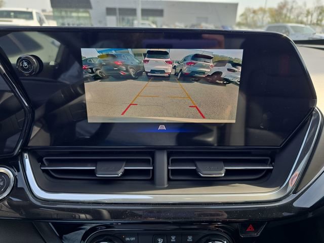 New 2026 Chevrolet Trax RS w/ Sunroof Package FWD image 16