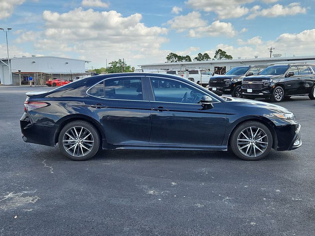 Used 2022 Toyota Camry SE w/ Convenience Package FWD image 18