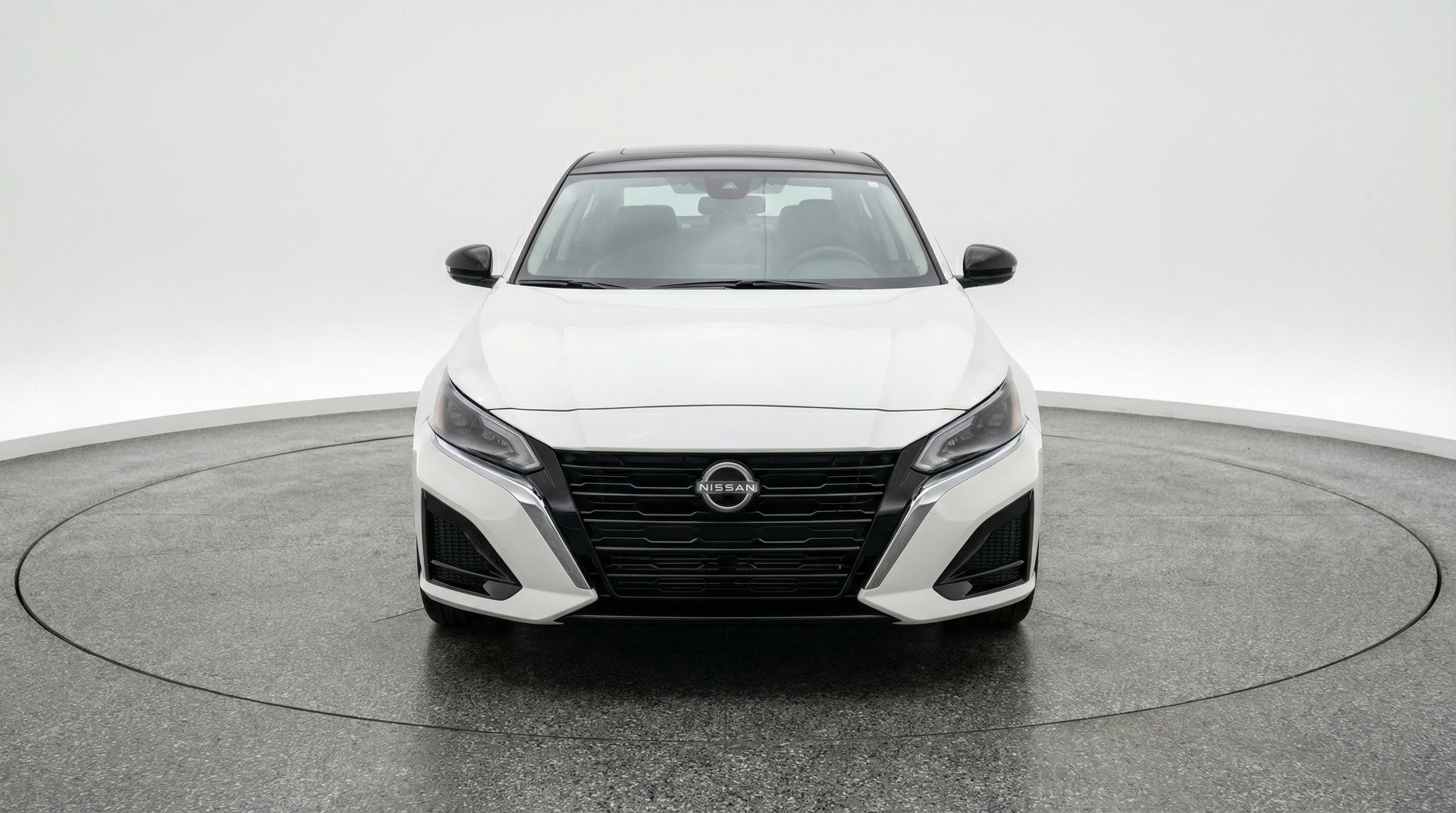 Used 2025 Nissan Altima 2.5 SV image 2