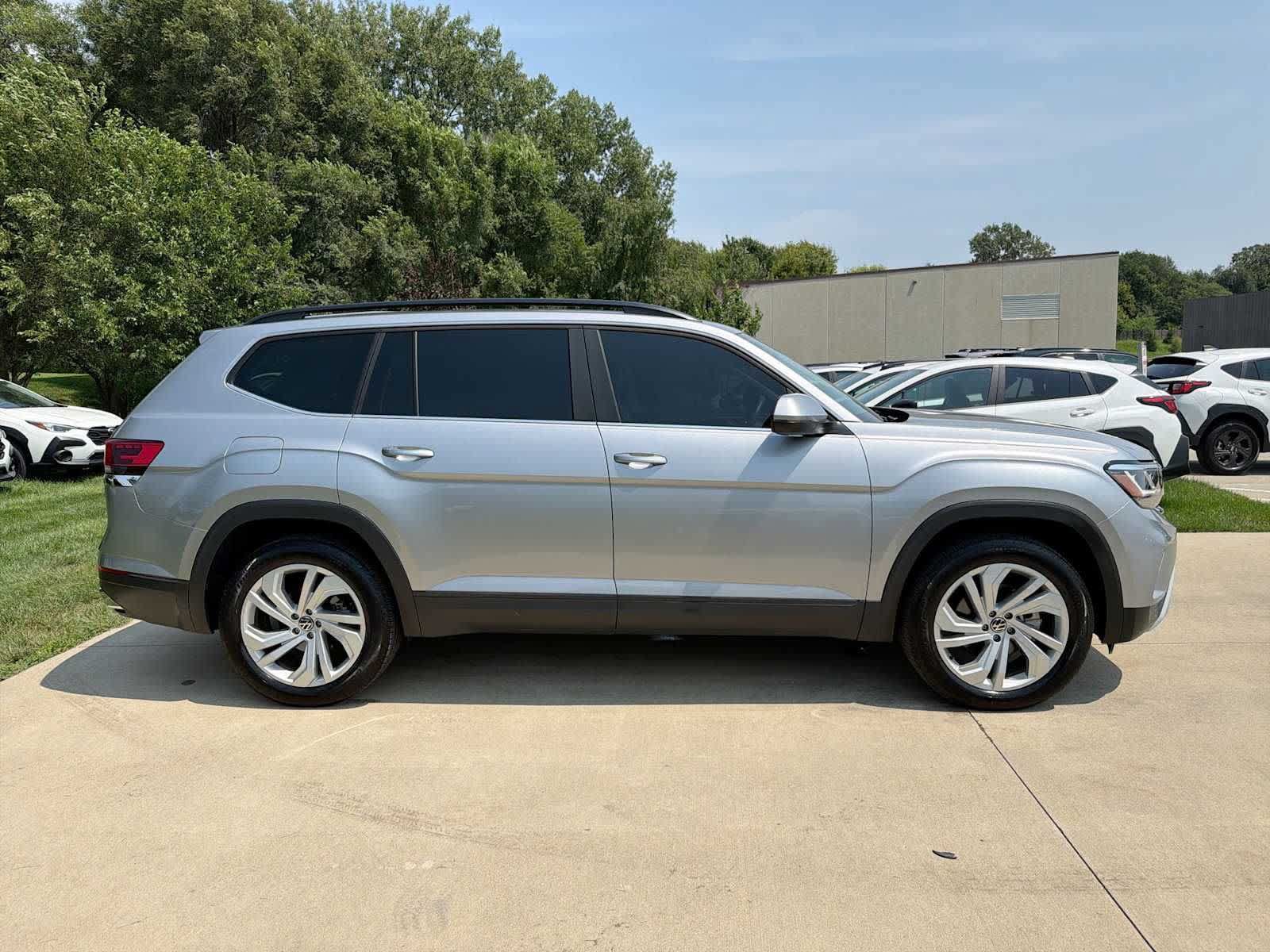 Used 2022 Volkswagen Atlas SE w/ Panoramic Sunroof Package AWD/4WD image 7