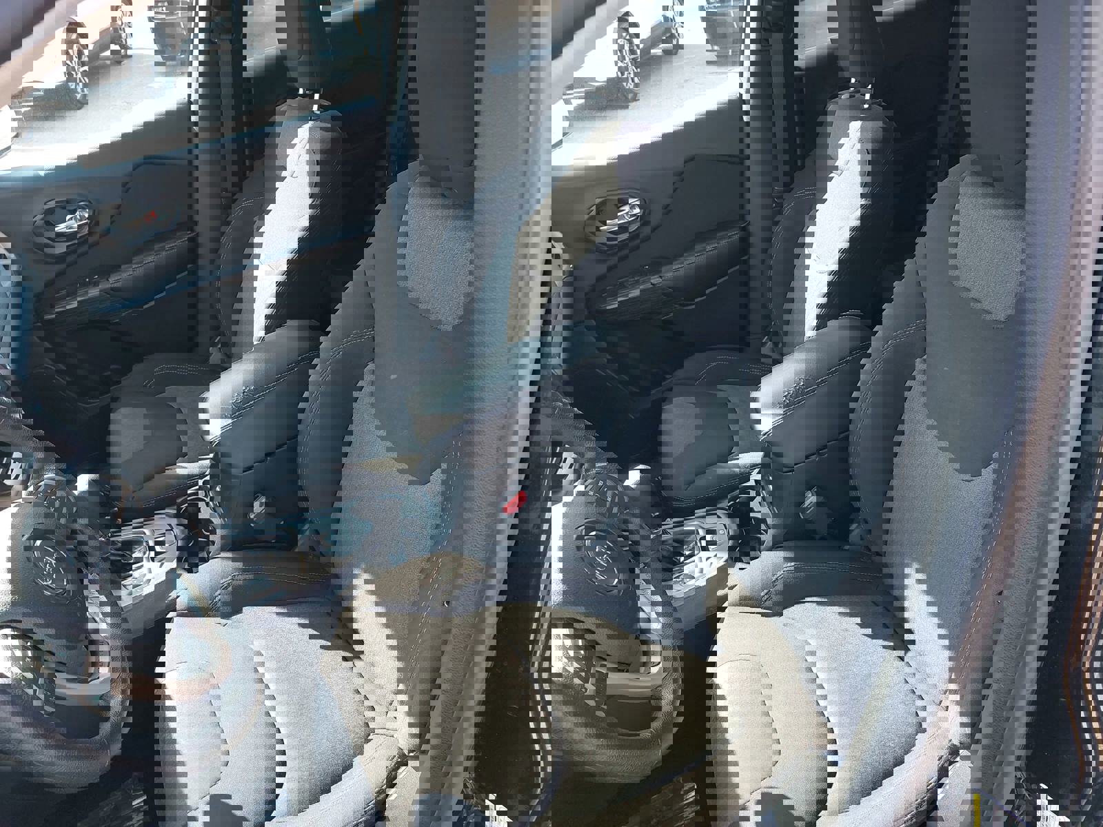 Used 2016 Jeep Cherokee Sport image 15