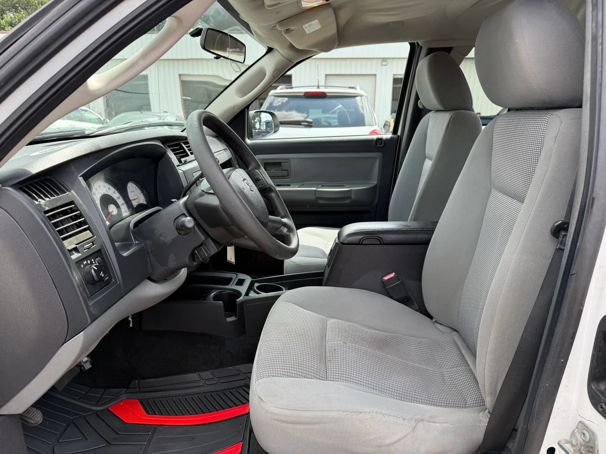 Used 2011 Dodge Dakota Big Horn RWD image 2