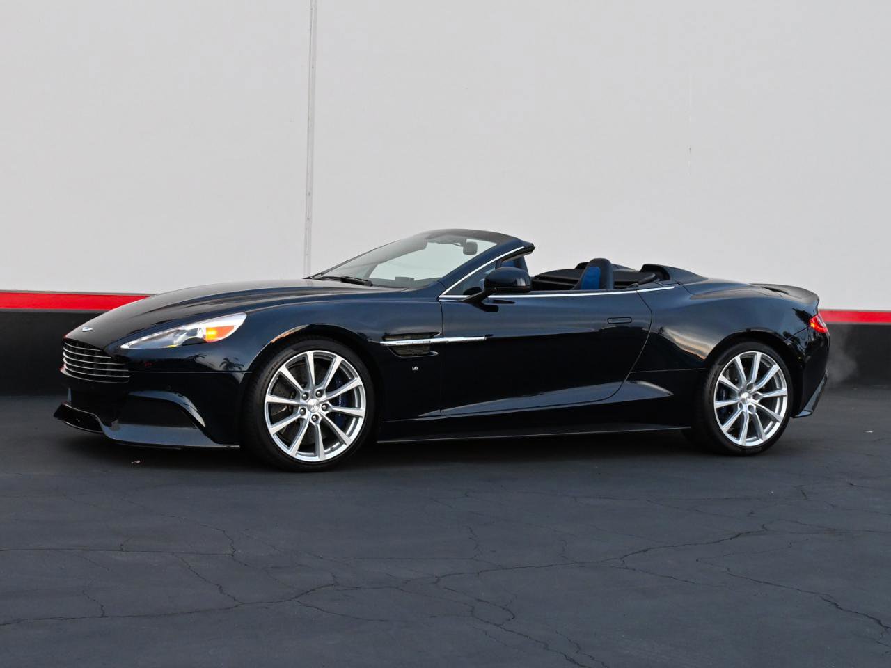 Used 2016 Aston Martin Vanquish Volante RWD image 6