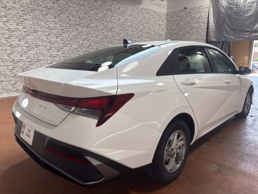 New 2026 Hyundai Elantra SE FWD image 7