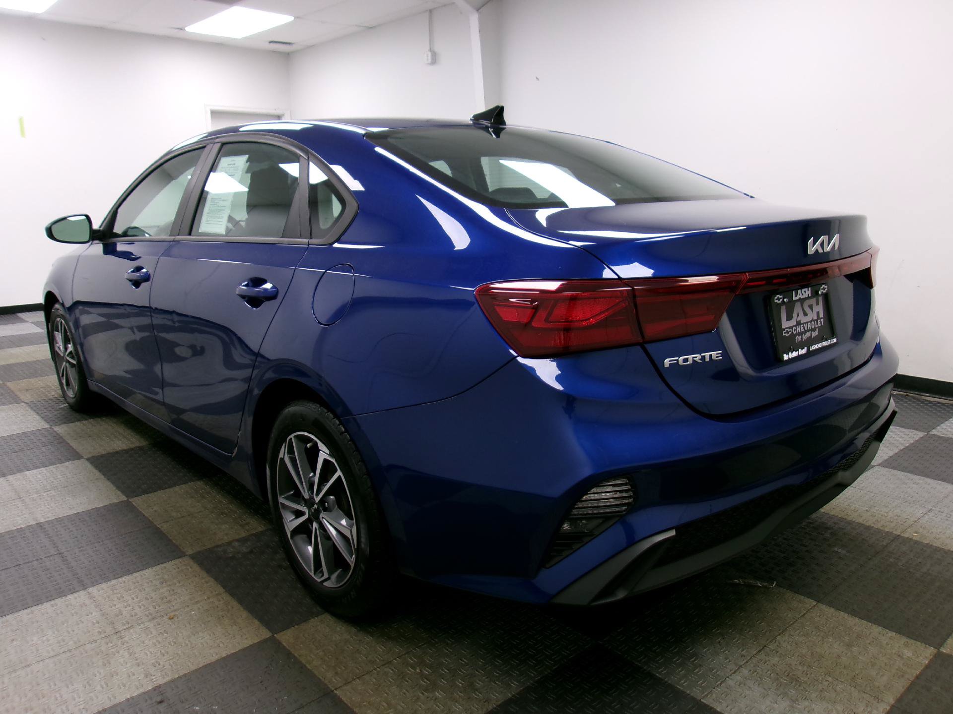 Used 2022 Kia Forte LXS FWD image 2