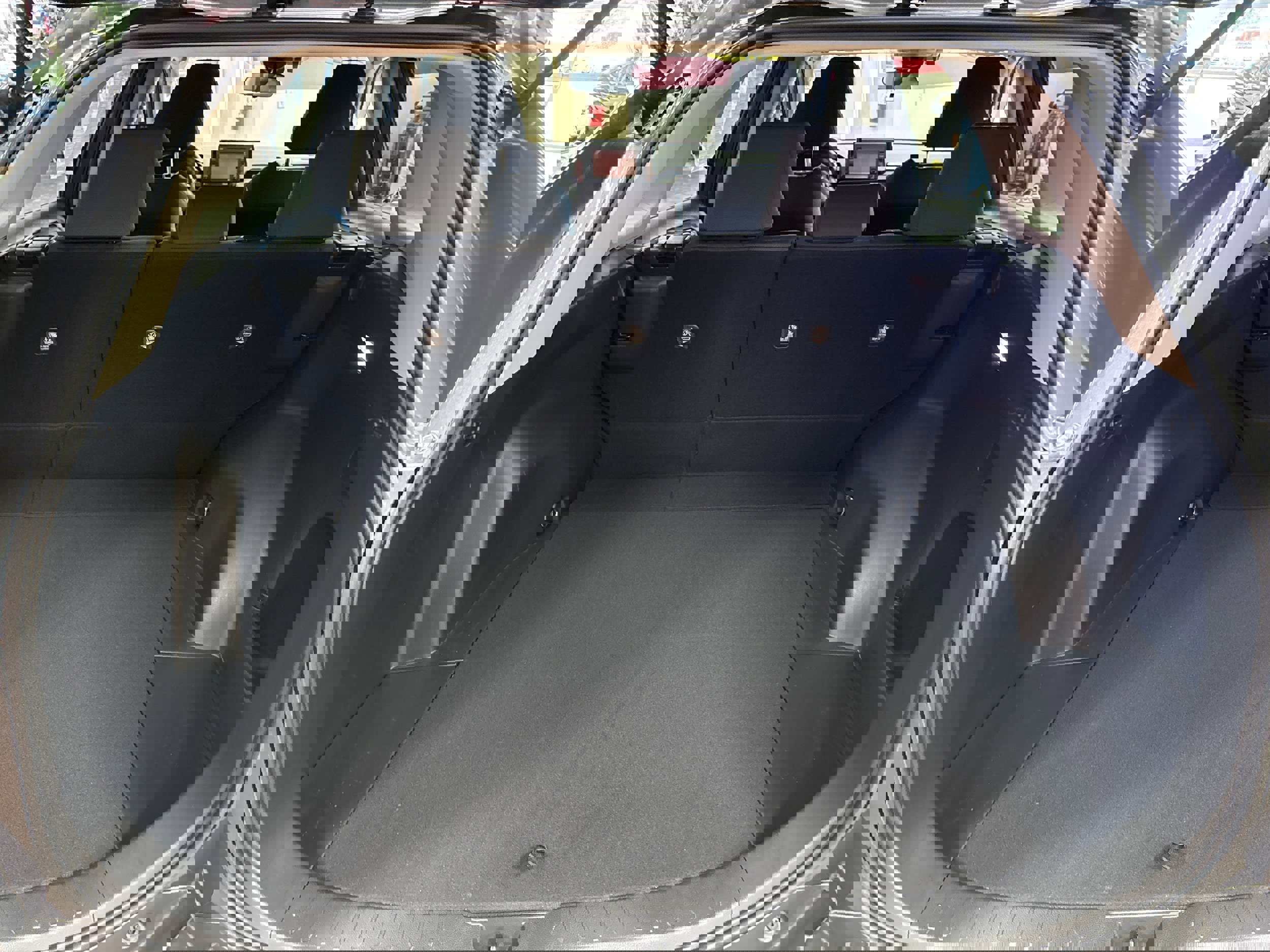 Used 2022 Toyota RAV4 XLE w/ XLE Grade Weather Package image 21