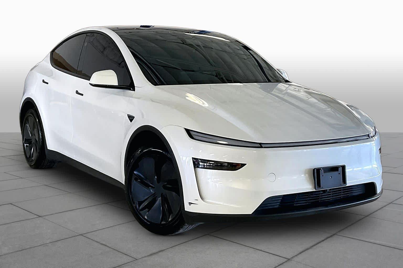 Used 2026 Tesla Model Y 2WD image 2