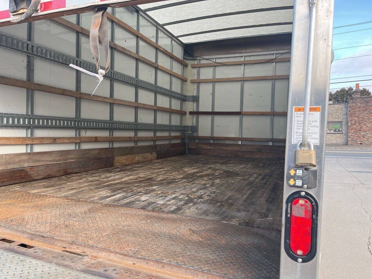 Used 2020 Isuzu NPR RWD image 6