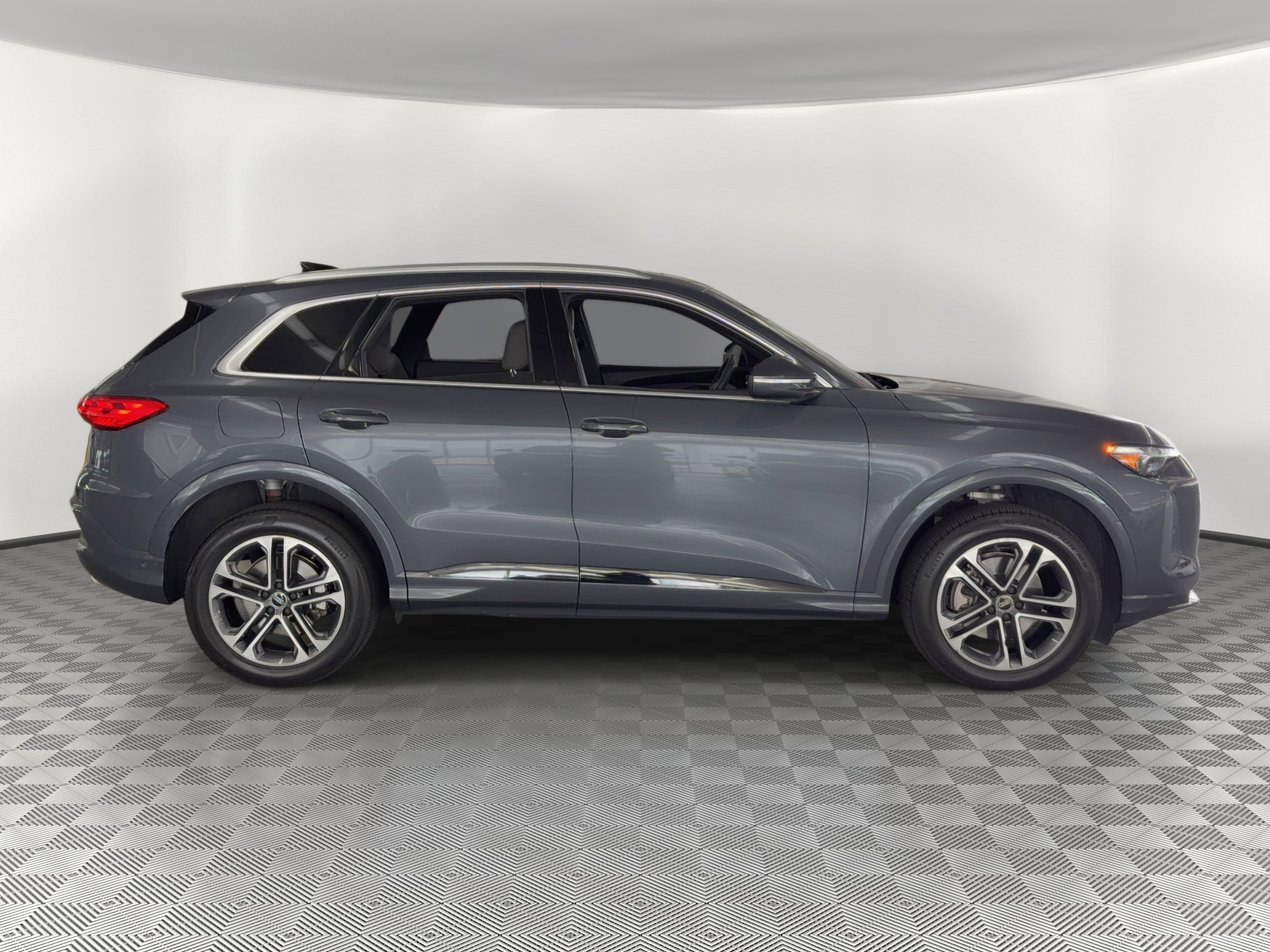 Certified 2025 Audi Q5 Premium w/ Premium Plus AWD/4WD image 8