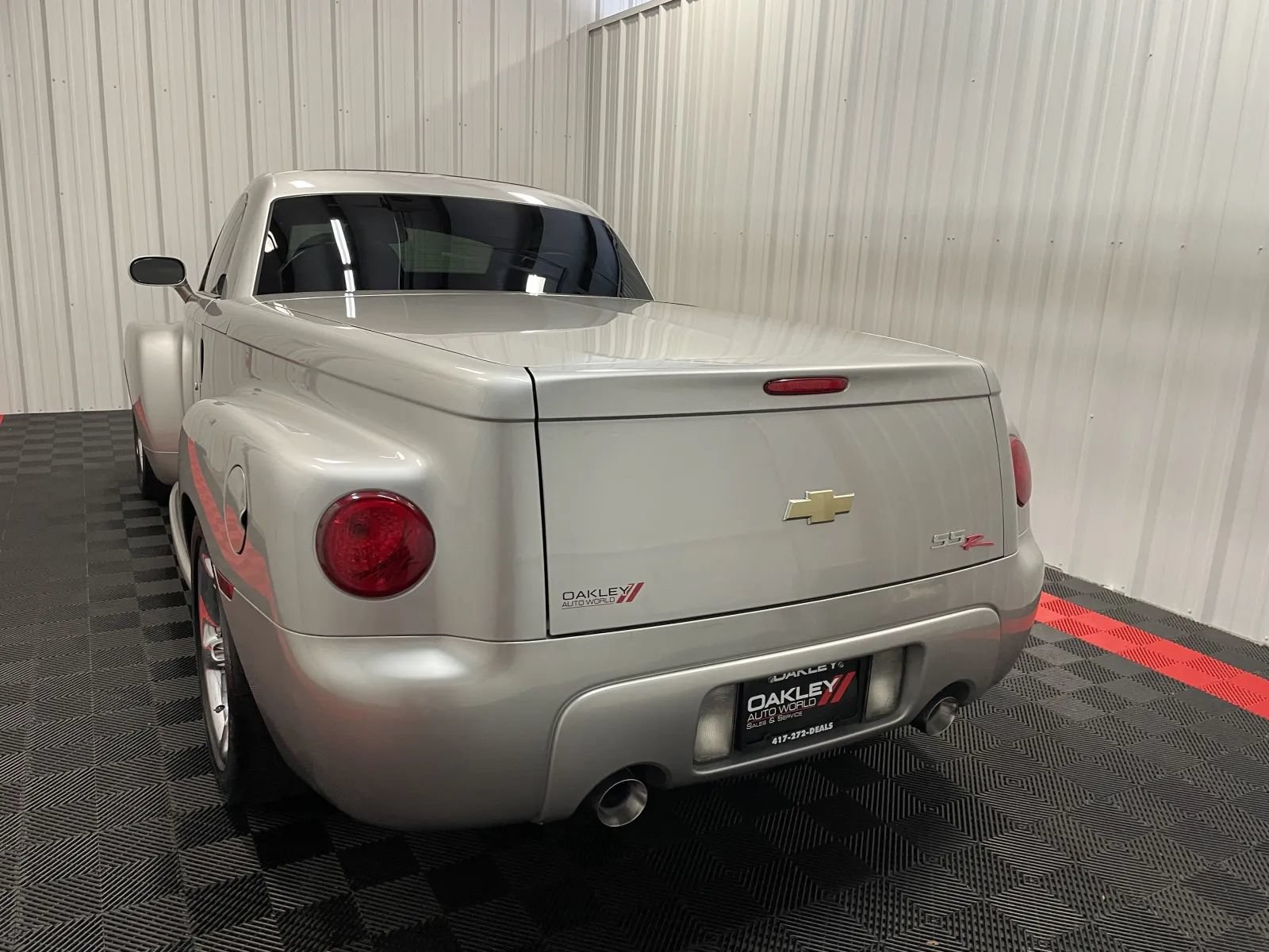 Used 2005 Chevrolet SSR w/ Preferred Equipment Group RWD image 16