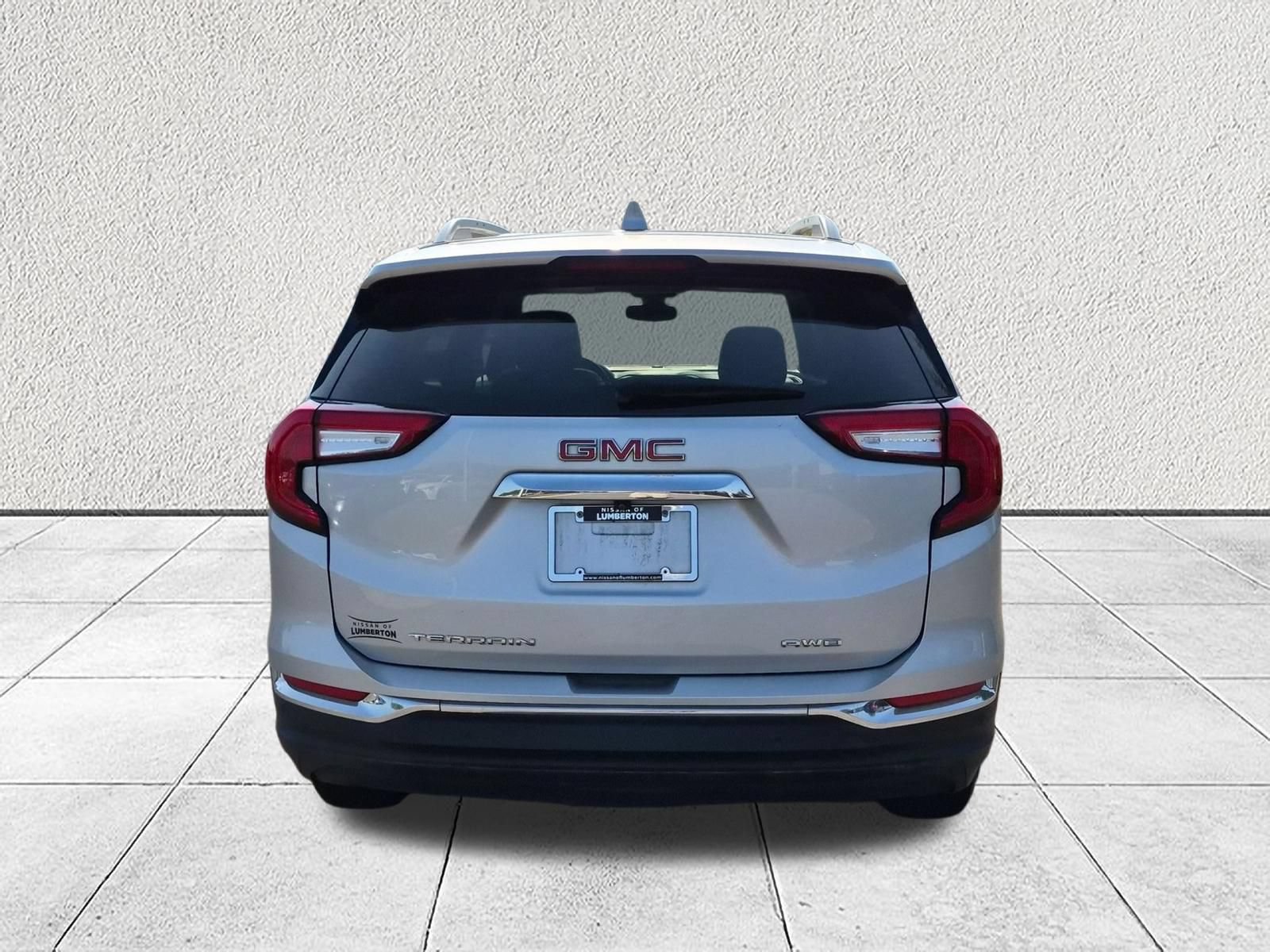 Used 2022 GMC Terrain SLT w/ Infotainment Package II AWD/4WD image 4