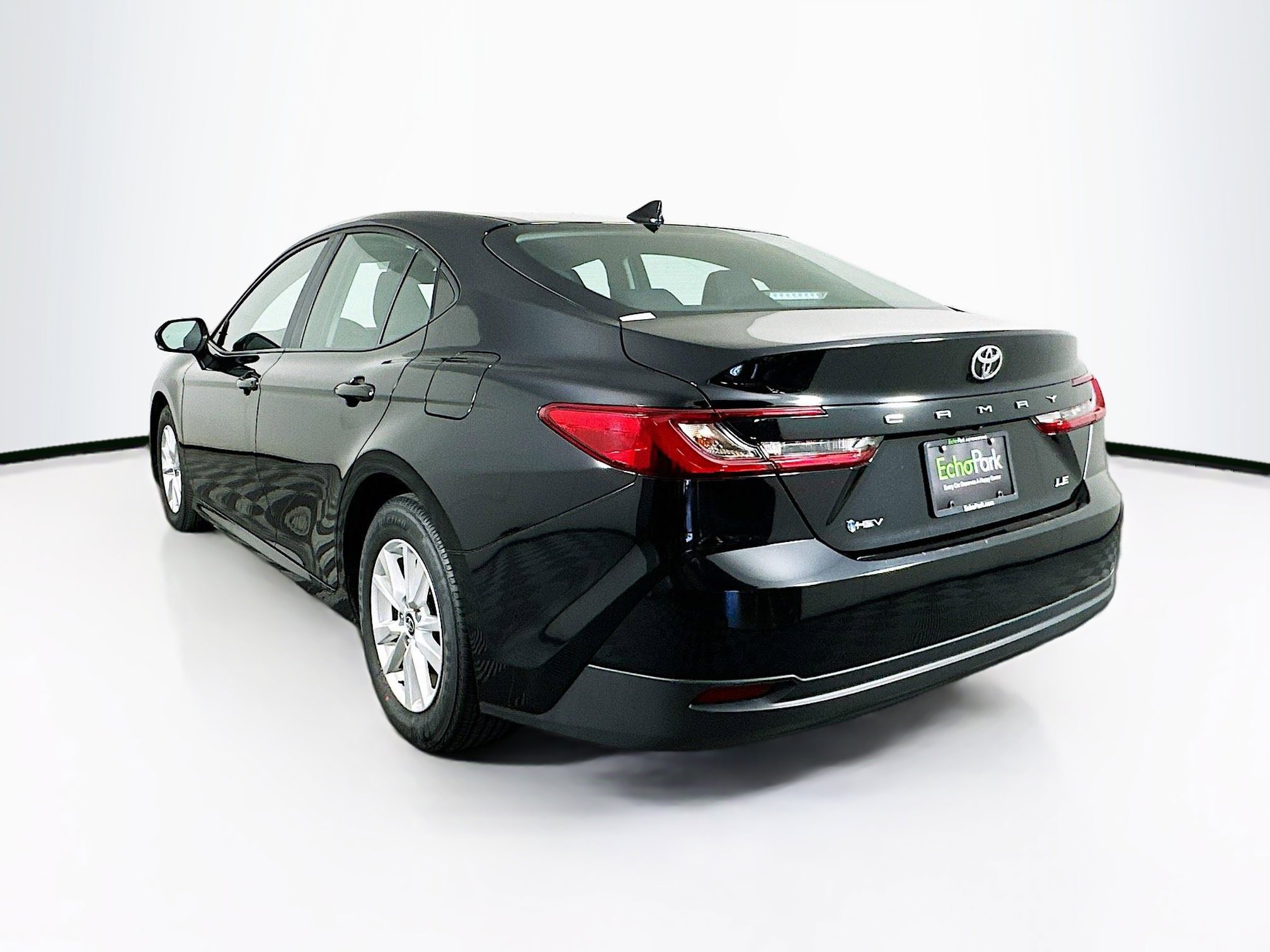 Used 2025 Toyota Camry LE image 5