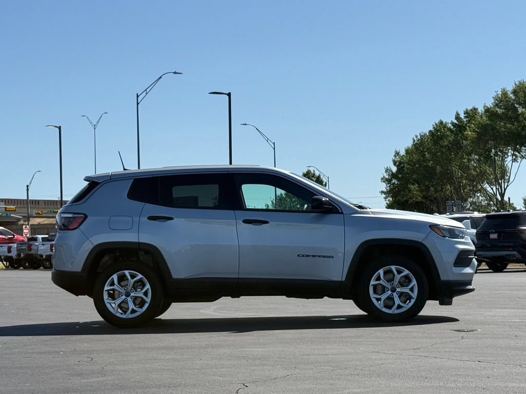 Used 2025 Jeep Compass Sport AWD/4WD image 5