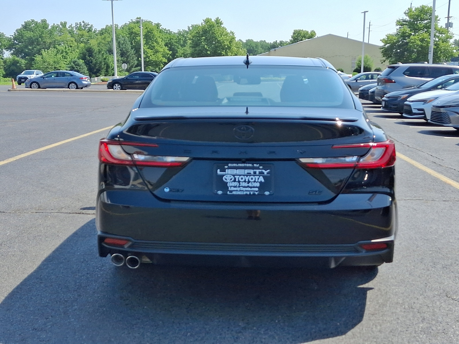 Used 2025 Toyota Camry SE w/ Convenience Package FWD image 5