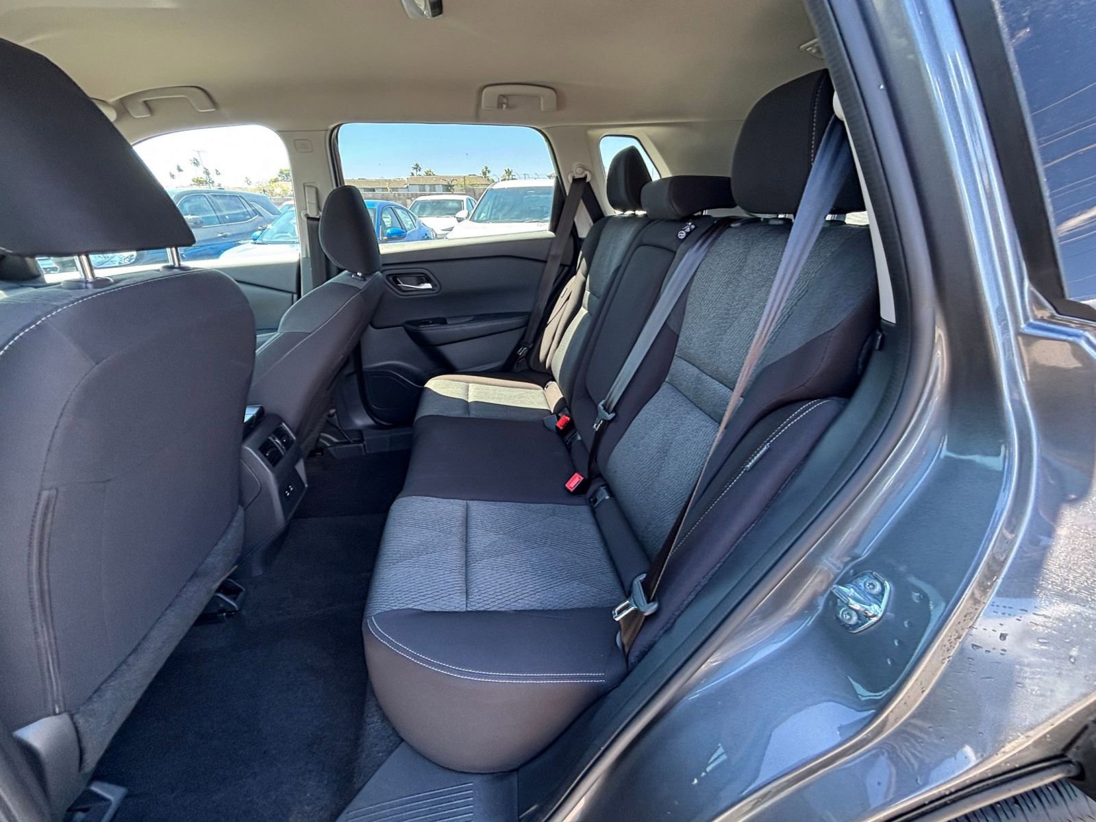 Used 2025 Nissan Rogue SV FWD image 39