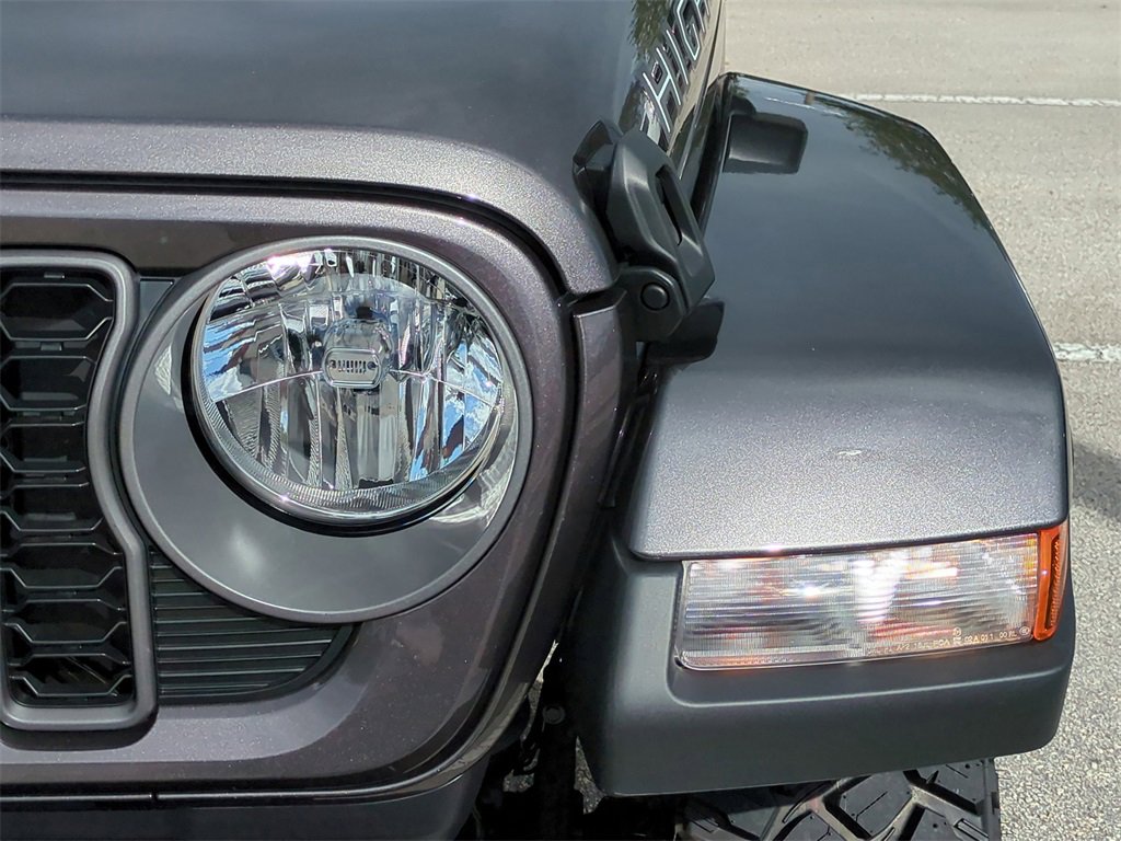 New 2025 Jeep Gladiator Sport image 10