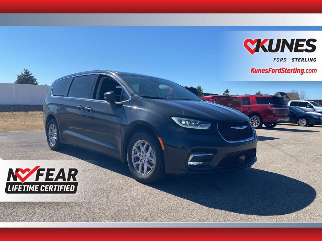 Used 2023 Chrysler Pacifica Touring-L