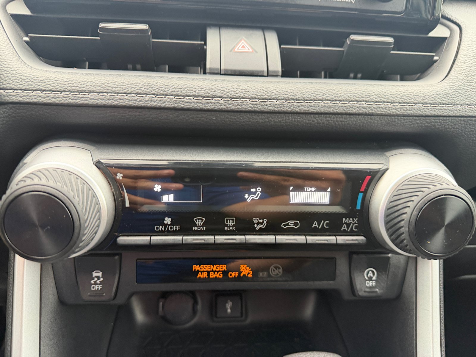 Used 2021 Toyota RAV4 LE AWD/4WD image 22