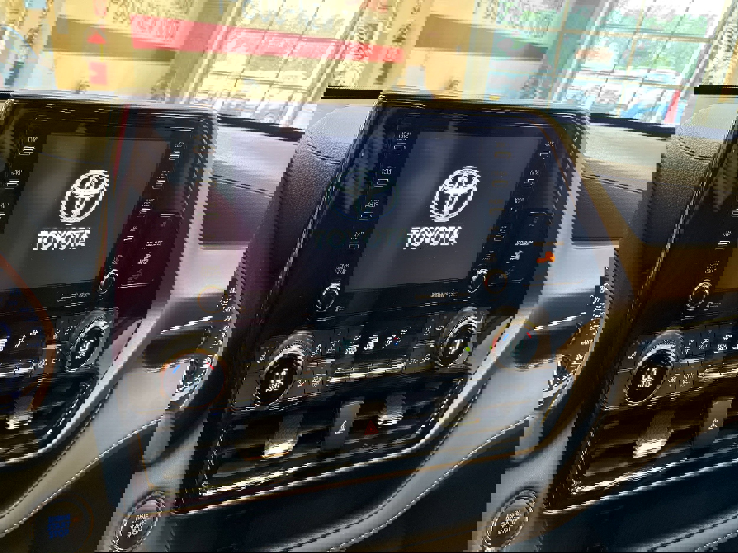 Used 2022 Toyota Highlander XLE image 54