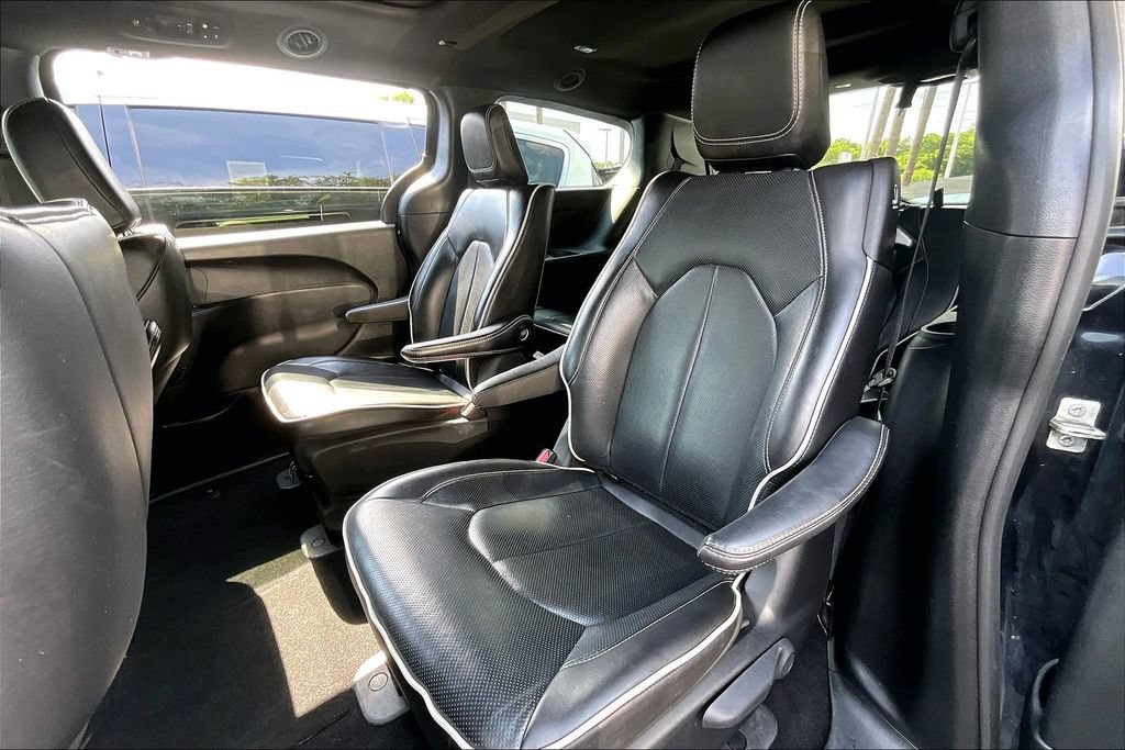 Used 2024 Chrysler Pacifica Premium FWD image 22