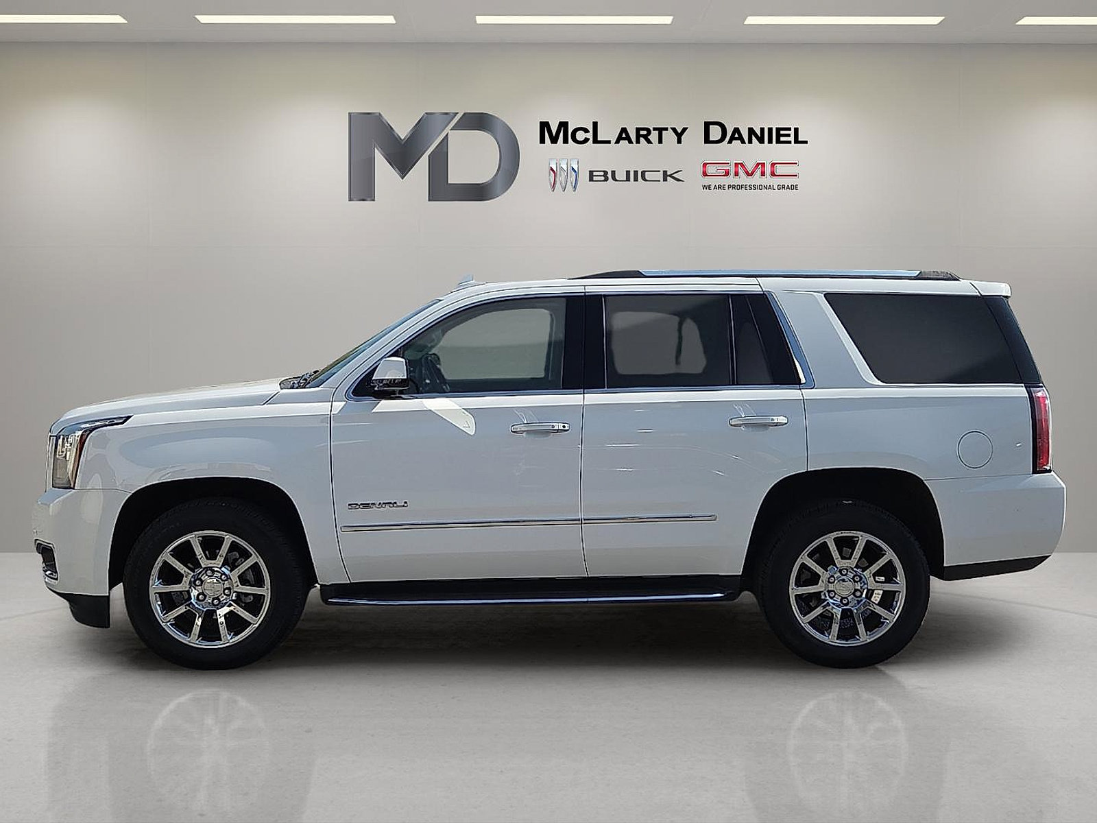 Certified 2017 GMC Yukon Denali AWD/4WD image 2