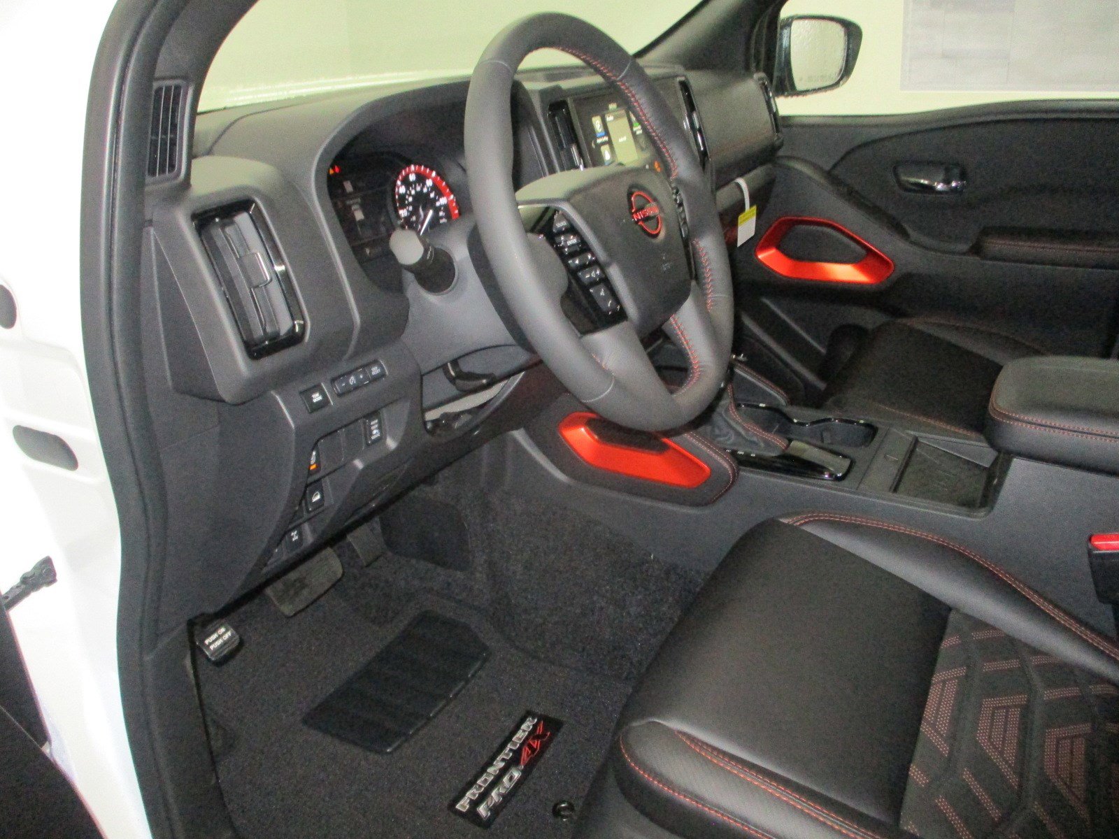 New 2025 Nissan Frontier PRO-4X w/ Pro Premium Package image 19