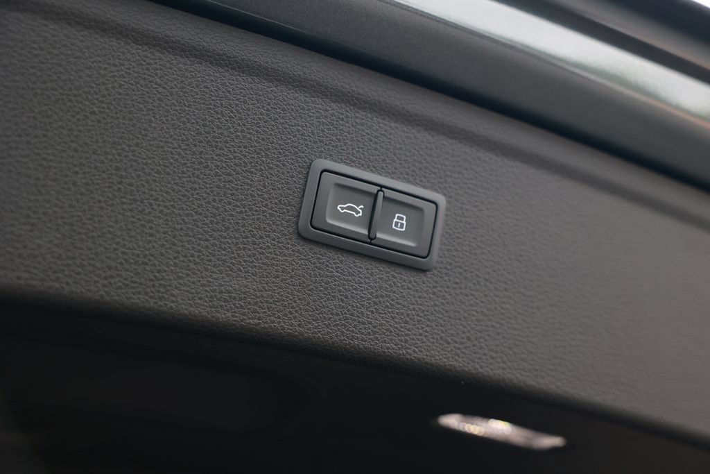 Used 2024 Audi Q5 e Prestige w/ Prestige Package AWD/4WD image 40