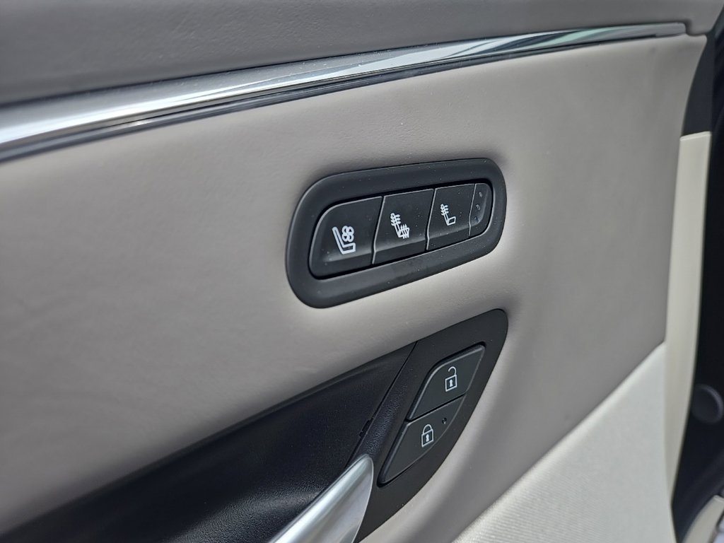 Certified 2024 Cadillac Escalade Sport Platinum w/ LPO, Floor Liner Package AWD/4WD image 16