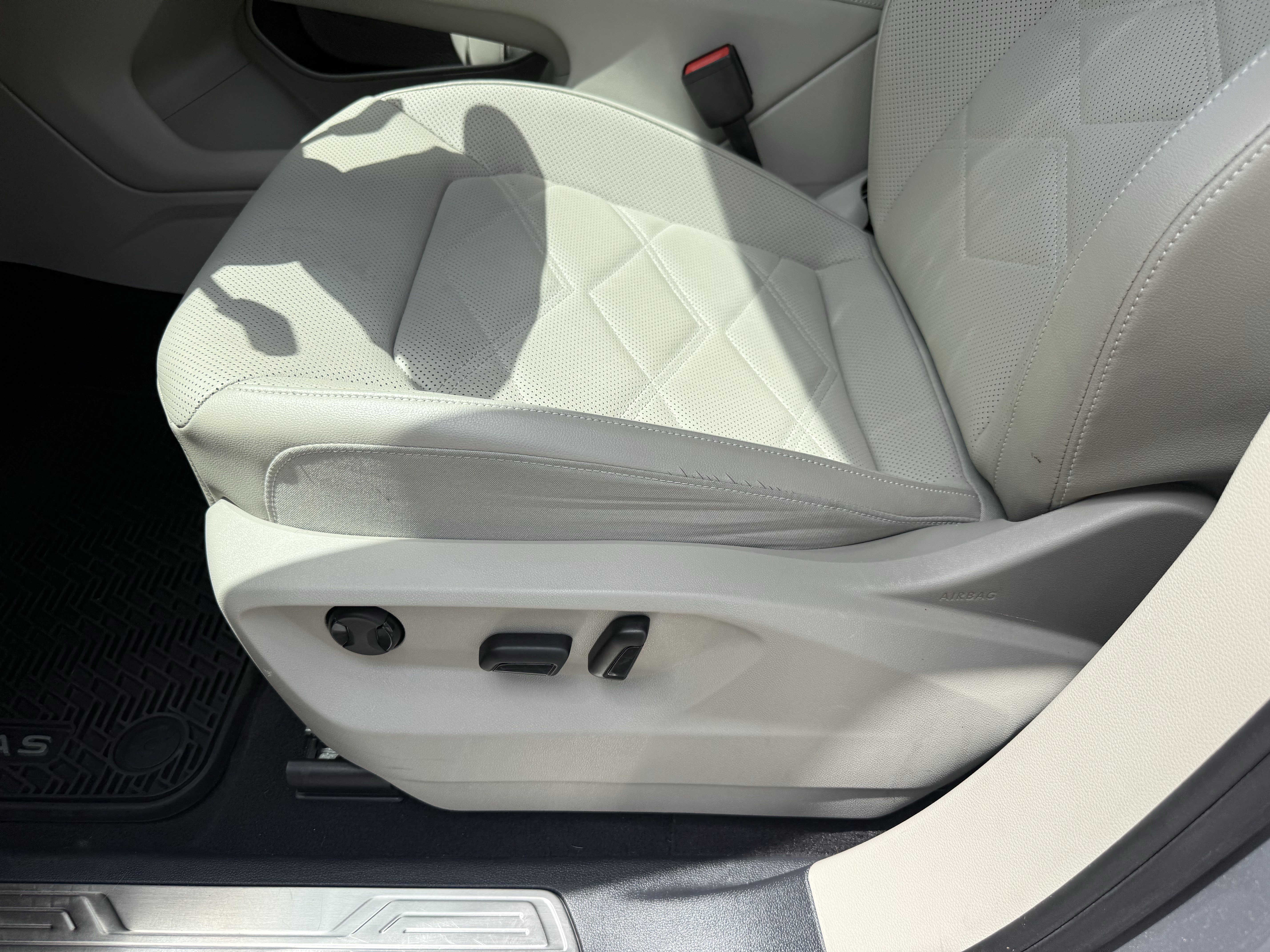 Used 2024 Volkswagen Atlas SE FWD image 28