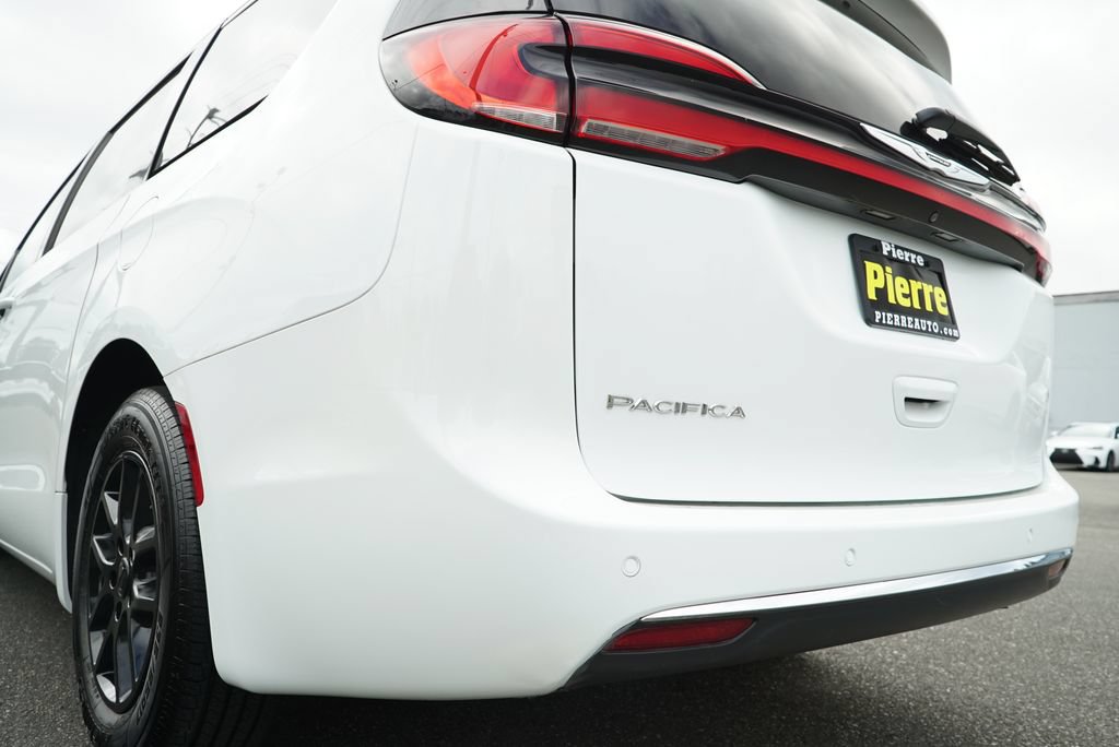 Used 2022 Chrysler Pacifica Touring-L FWD image 28