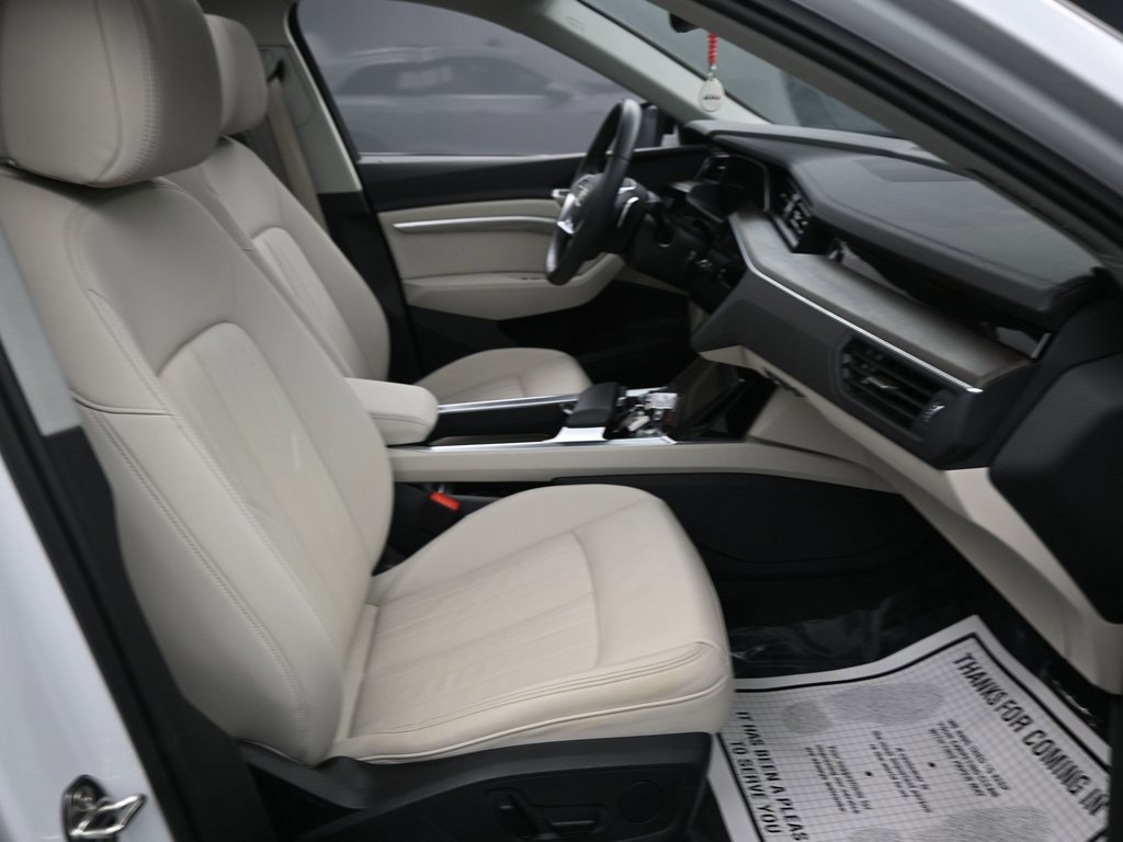Used 2024 Audi Q8 e-tron Premium image 39