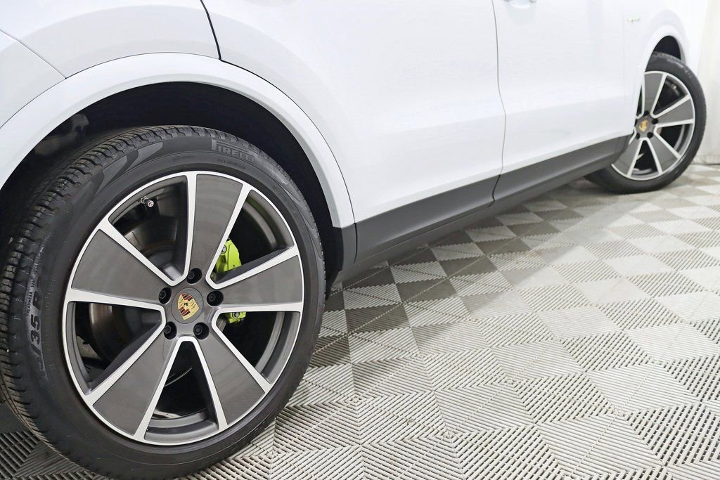 Used 2023 Porsche Cayenne image 12