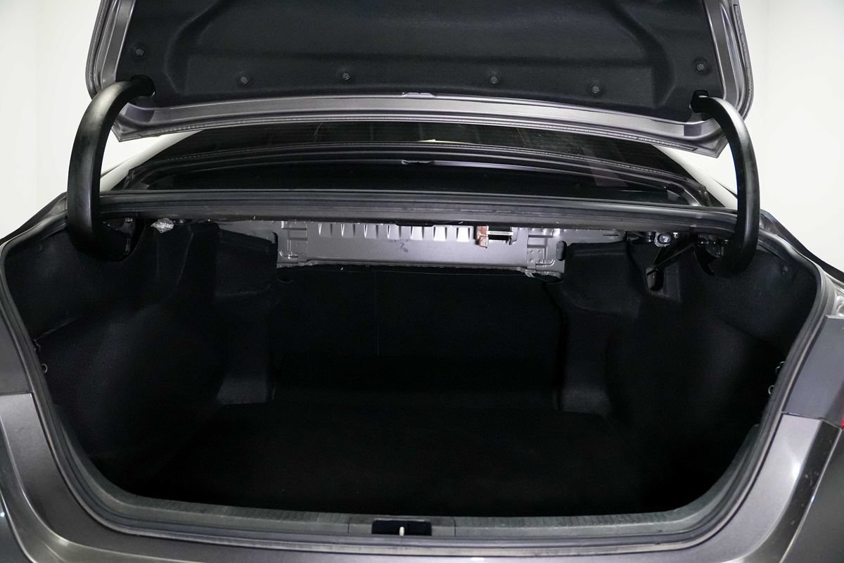 Used 2021 Toyota Camry SE FWD image 21