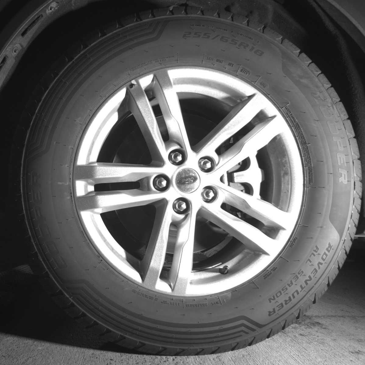 Used 2024 Ford Explorer XLT w/ Equipment Group 202A RWD image 12