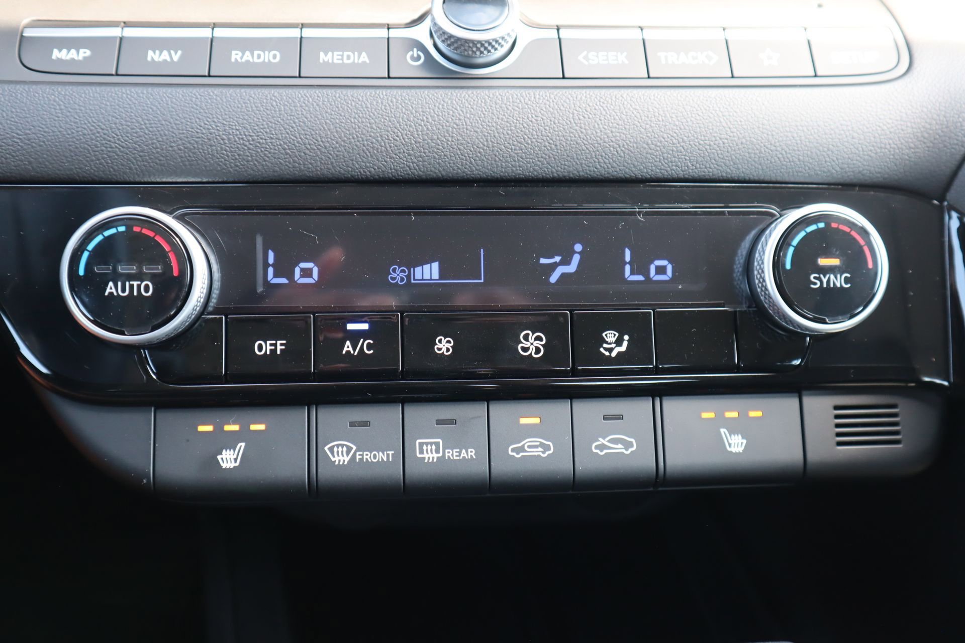 New 2025 Hyundai Elantra Limited image 15