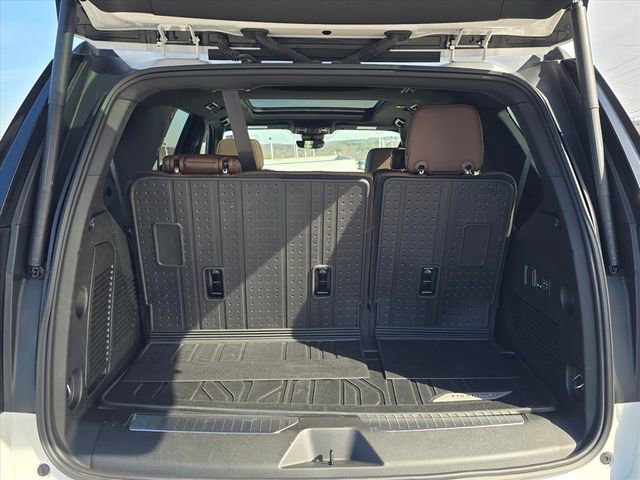 Used 2024 Chevrolet Tahoe High Country w/ Premium Package 2 image 11