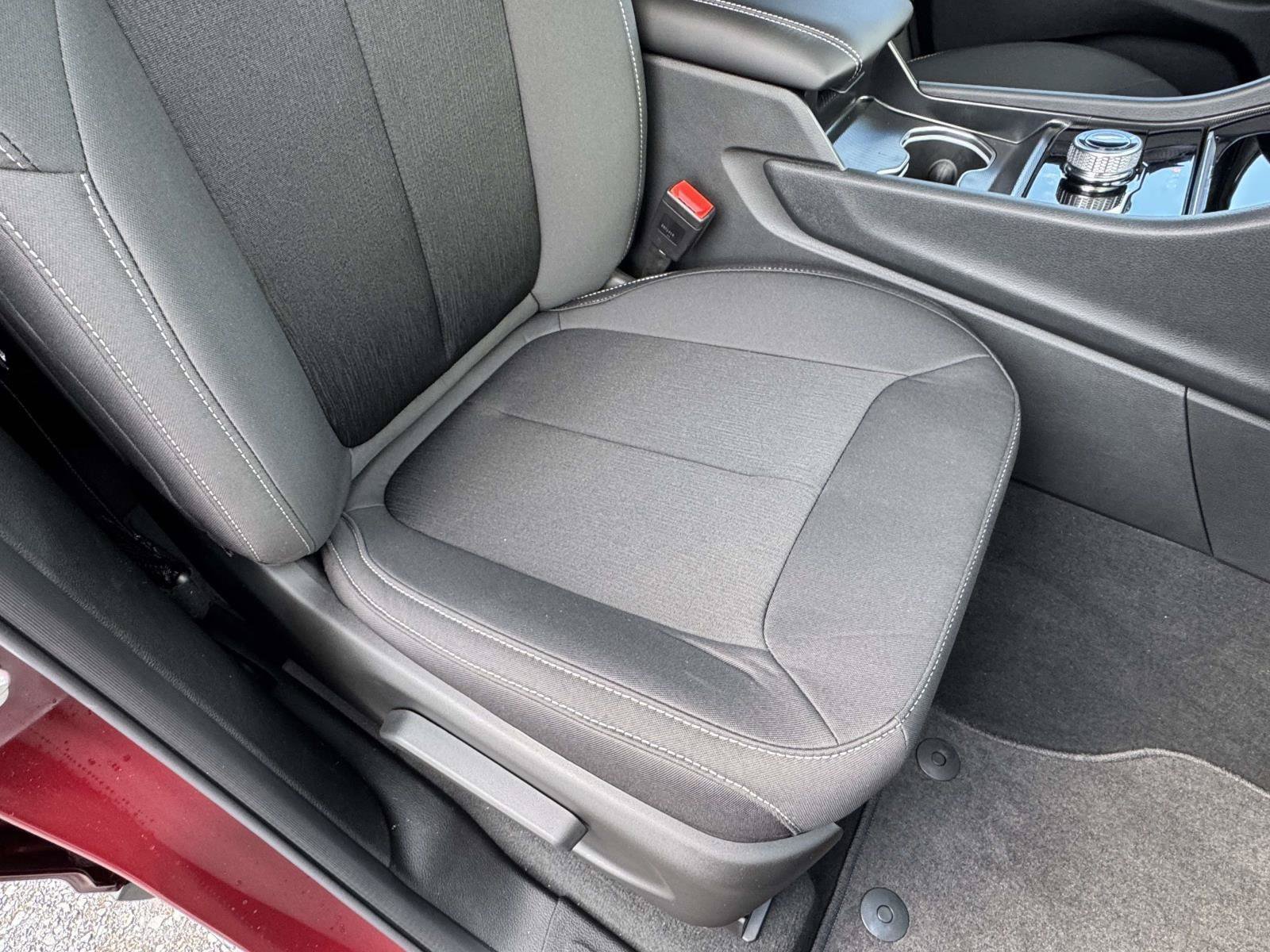 New 2025 Jeep Grand Cherokee Laredo X w/ Luxury Tech Group I AWD/4WD image 14